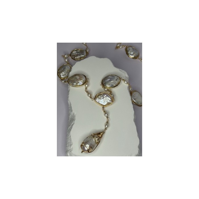 GOLD PLATED PEARL NECKLACE APPROX LENGTH 30 INCH THE BOTTOM OF PENDANT 3 INCH