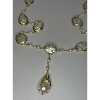 GOLD PLATED PEARL NECKLACE APPROX LENGTH 30 INCH THE BOTTOM OF PENDANT 3 INCH