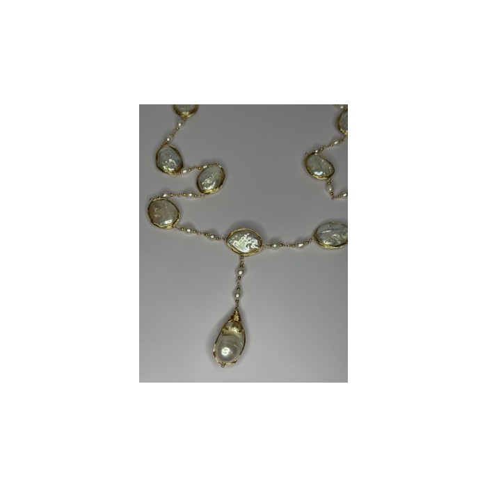 GOLD PLATED PEARL NECKLACE APPROX LENGTH 30 INCH THE BOTTOM OF PENDANT 3 INCH