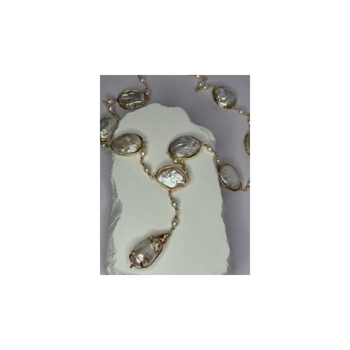 GOLD PLATED PEARL NECKLACE APPROX LENGTH 30 INCH THE BOTTOM OF PENDANT 3 INCH