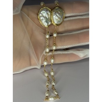 GOLD PLATED PEARL NECKLACE APPROX LENGTH 30 INCH THE BOTTOM OF PENDANT 3 INCH