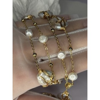 GOLD PLATED PEARL NECKLACE APPROX LENGTH 32 INCH BOTTOM OF PENDANT 4 INCH