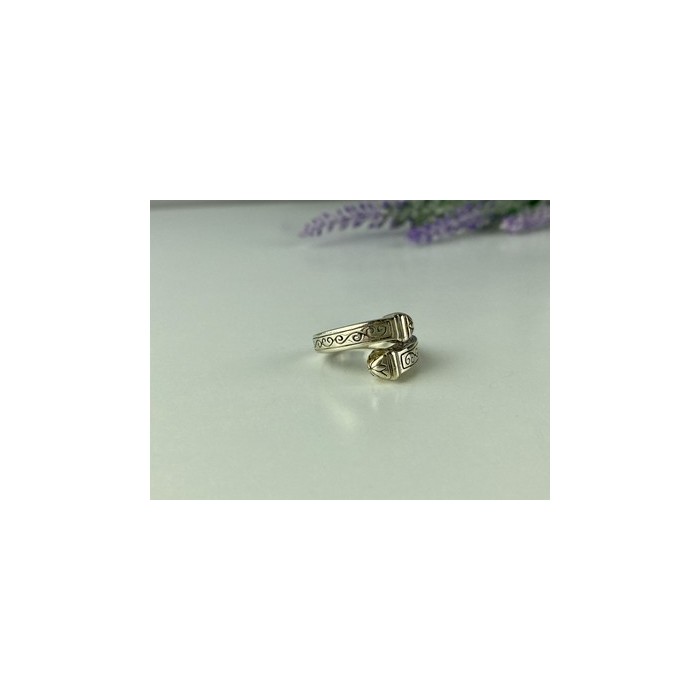 Vintage 925 Sterling Silver Ring Size 5.5 (adjustable)