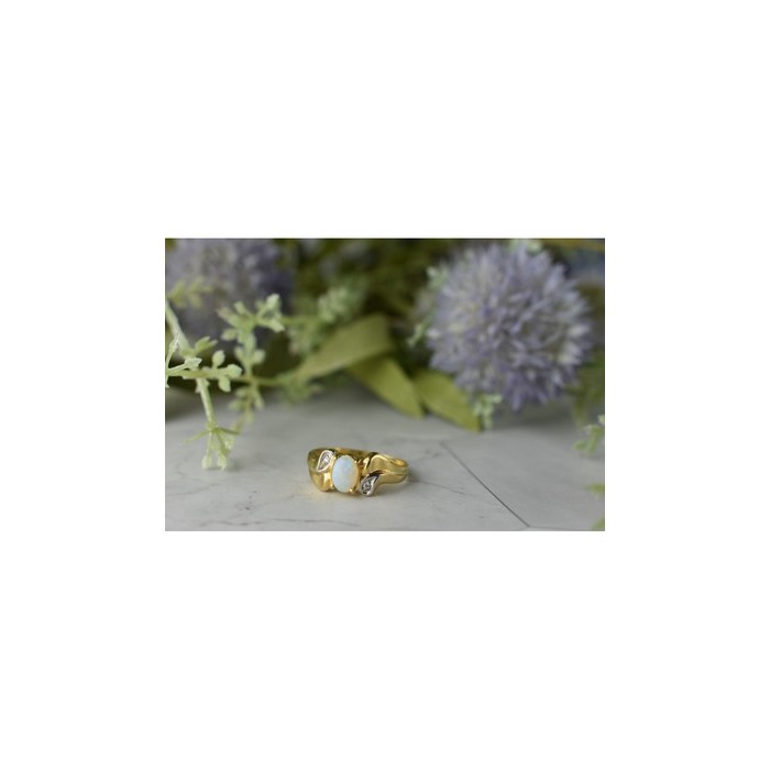 14K YELLOW GOLD OPAL & DIAMONDS RING SIZE 8