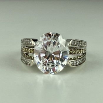 925 Sterling Silver CZ Ring Size 7