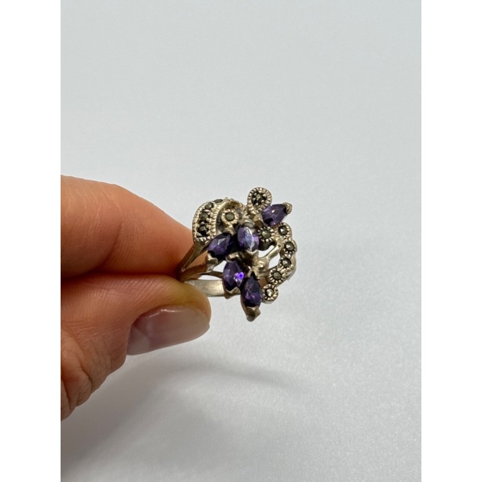 925 Sterling Silver Amethyst & Marcasite Ring Size 6