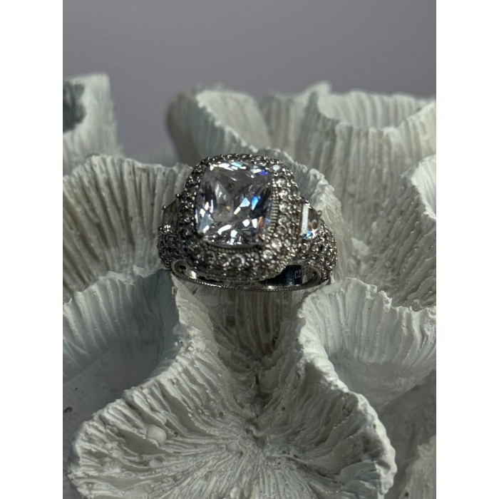 Beautiful Design 925 Sterling Silver Cz Ring Size 9