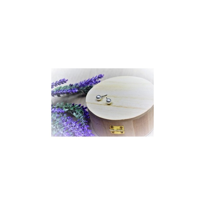 Stud Earrings with Pearls