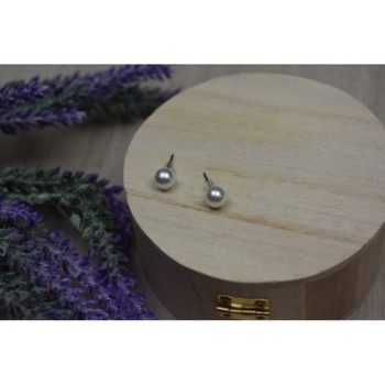 Stud Earrings with Pearls