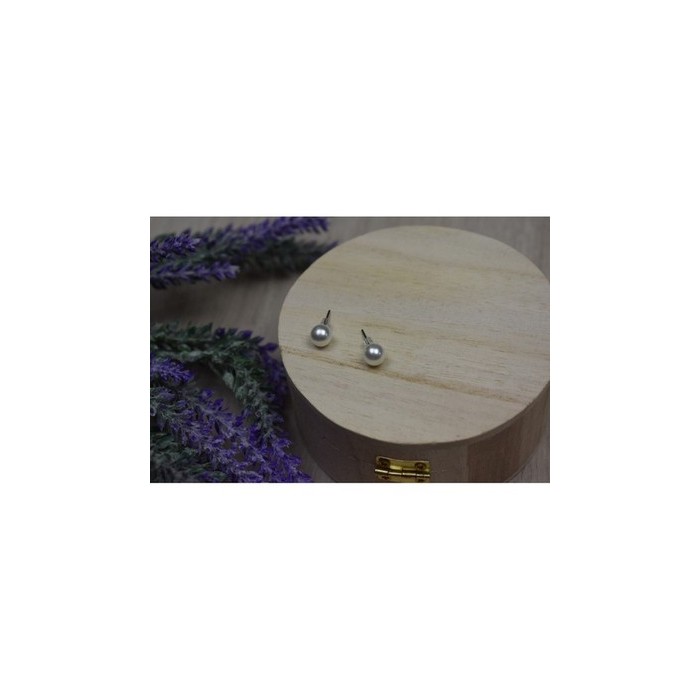 Stud Earrings with Pearls
