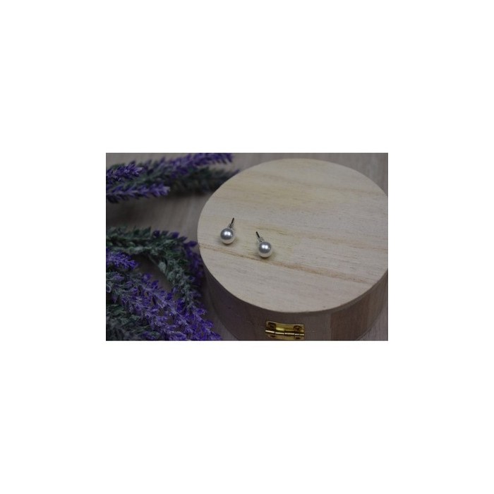 Stud Earrings with Pearls