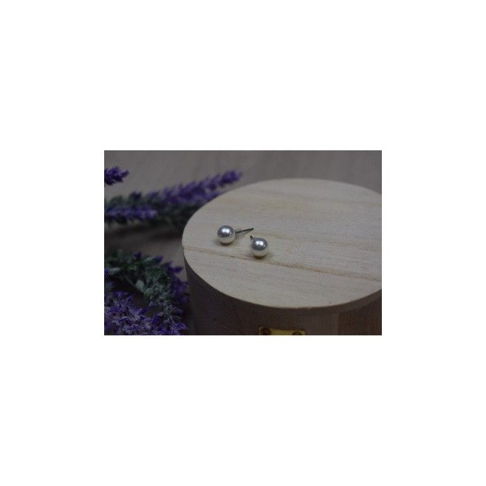 Stud Earrings with Pearls