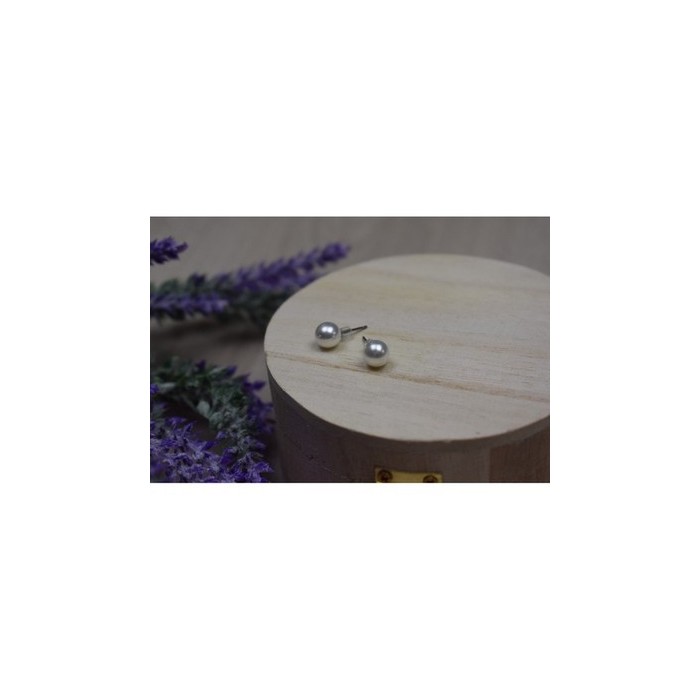 Stud Earrings with Pearls
