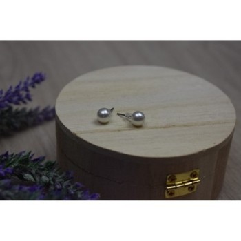 Stud Earrings with Pearls