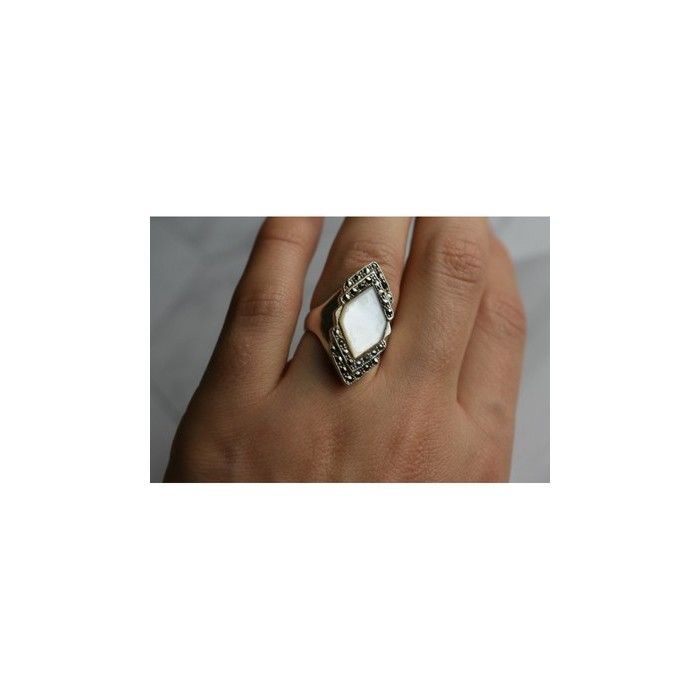 925 STERLING SILVER MOTHER OF PEARL & MARCASITES RING SIZE 6.5