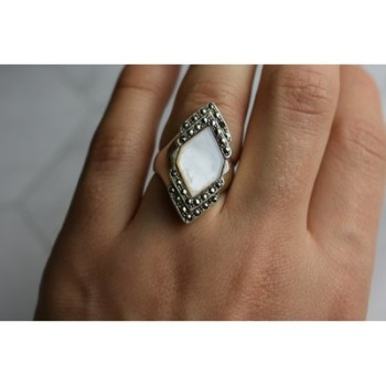 925 STERLING SILVER MOTHER OF PEARL & MARCASITES RING SIZE 6.5