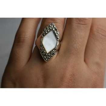 925 STERLING SILVER MOTHER OF PEARL & MARCASITES RING SIZE 6.5