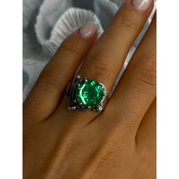 Vintage Elegant Design 925 Sterling Silver Green Spinel Ring Sizable