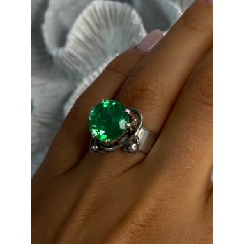 Vintage Elegant Design 925 Sterling Silver Green Spinel Ring Sizable
