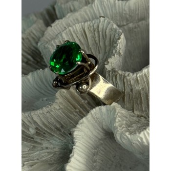 Vintage Elegant Design 925 Sterling Silver Green Spinel Ring Sizable
