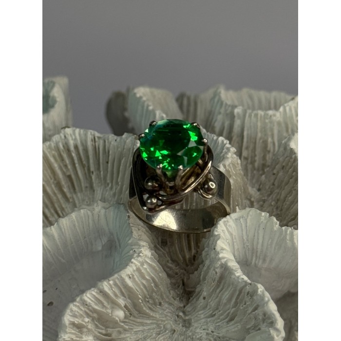 Vintage Elegant Design 925 Sterling Silver Green Spinel Ring Sizable