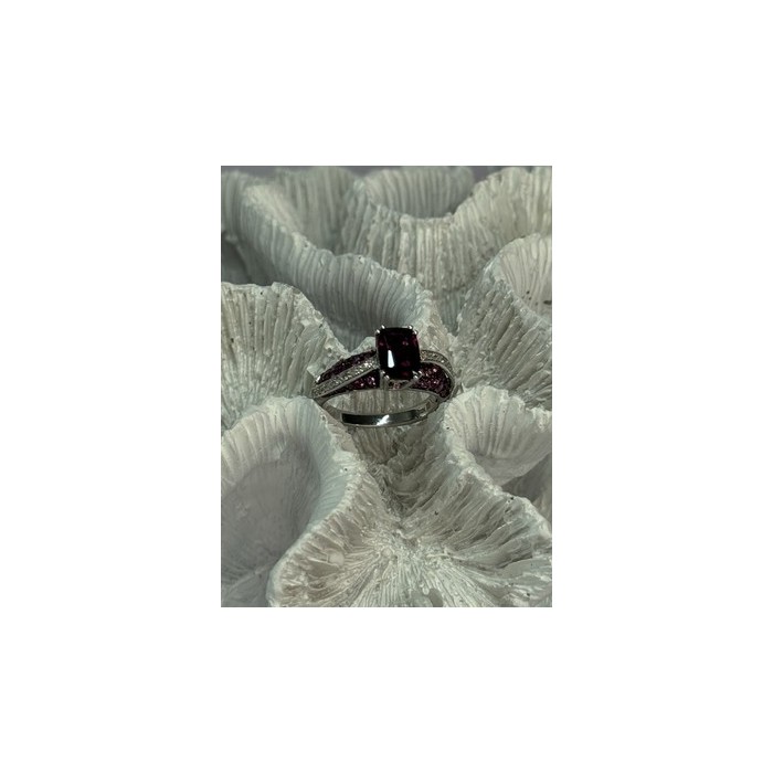 10K WHITE GOLD SPINEL & DIAMOND RING SIZE 6.5