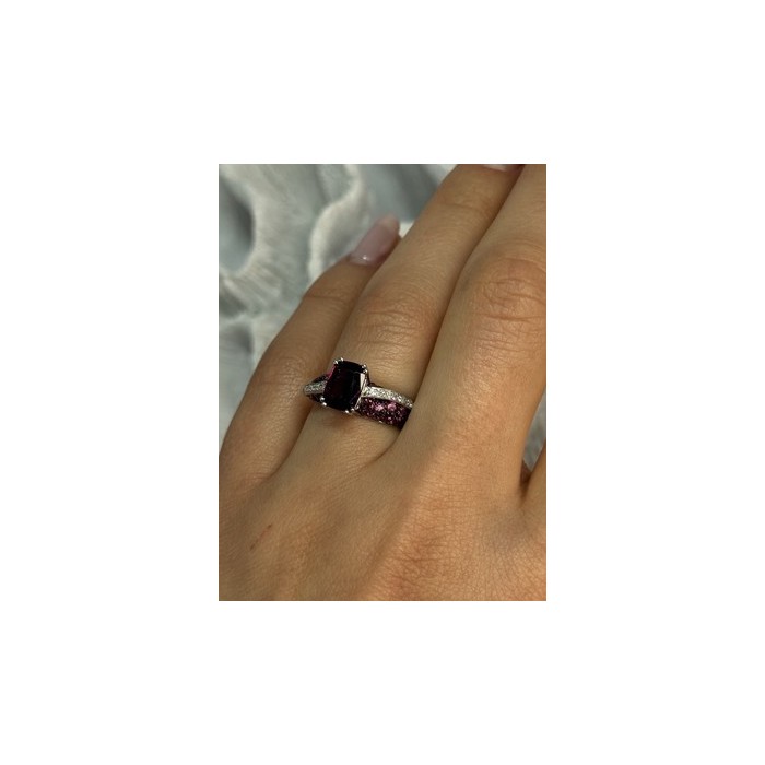 10K WHITE GOLD SPINEL & DIAMOND RING SIZE 6.5