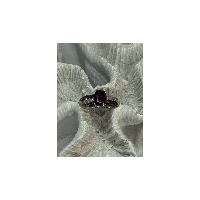 10K WHITE GOLD SPINEL & DIAMOND RING SIZE 6.5