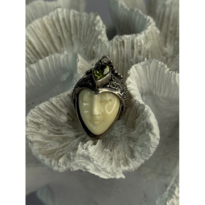 925 Sterling Silver Goddess Face Carved Peridot Pendant Length 1 Inch