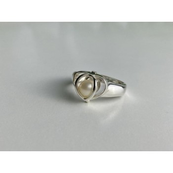 925 Sterling Silver Pearl Ring Size 6.5