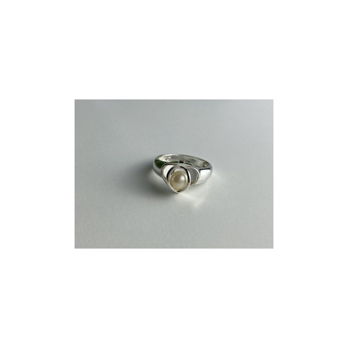 925 Sterling Silver Pearl Ring Size 6.5