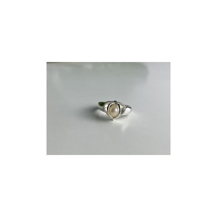 925 Sterling Silver Pearl Ring Size 6.5