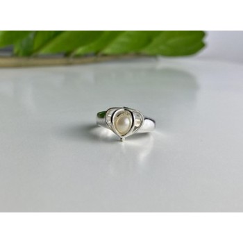 925 Sterling Silver Pearl Ring Size 6.5