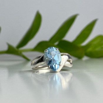 925 Sterling Silver Topaz Ring Size 7