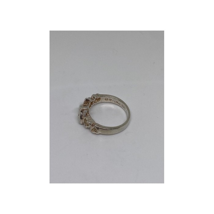 925 Sterling Silver Ring With CZ Size 6.75