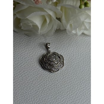 Lovely Flower 925 Sterling Silver Beryl Pendant Length 1 Inch