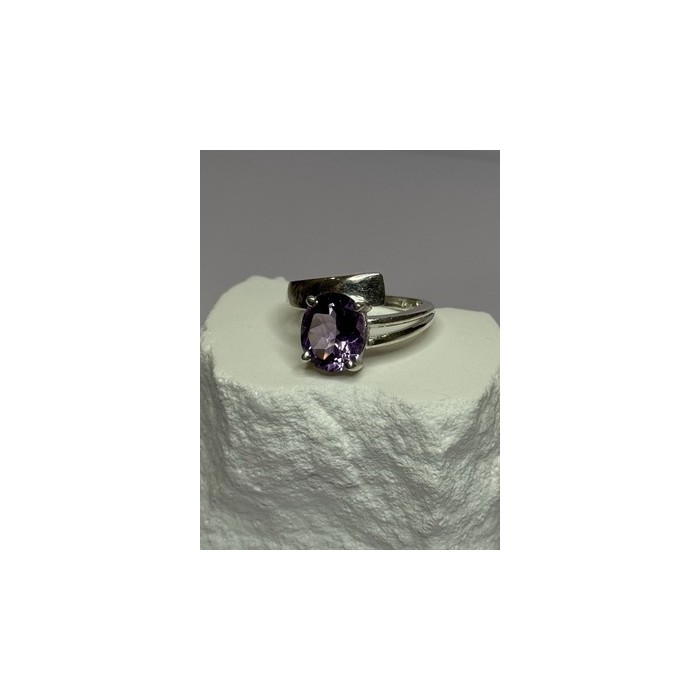 925 Sterling Silver Amethyst Ring Size 7.5