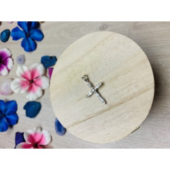 925 Sterling Silver CZ Cross Pendant