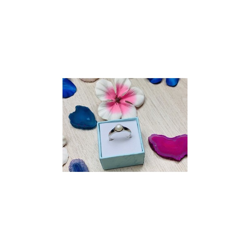 925 Sterling Silver Pearl Ring Size 8