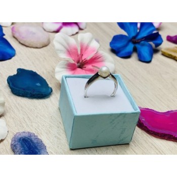 925 Sterling Silver Pearl Ring Size 8