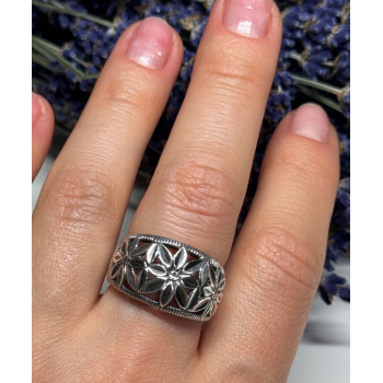 925 Sterling Silver Ring Size 7