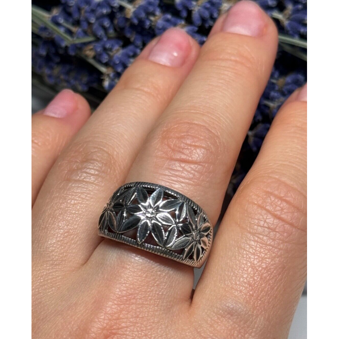 925 Sterling Silver Ring Size 7