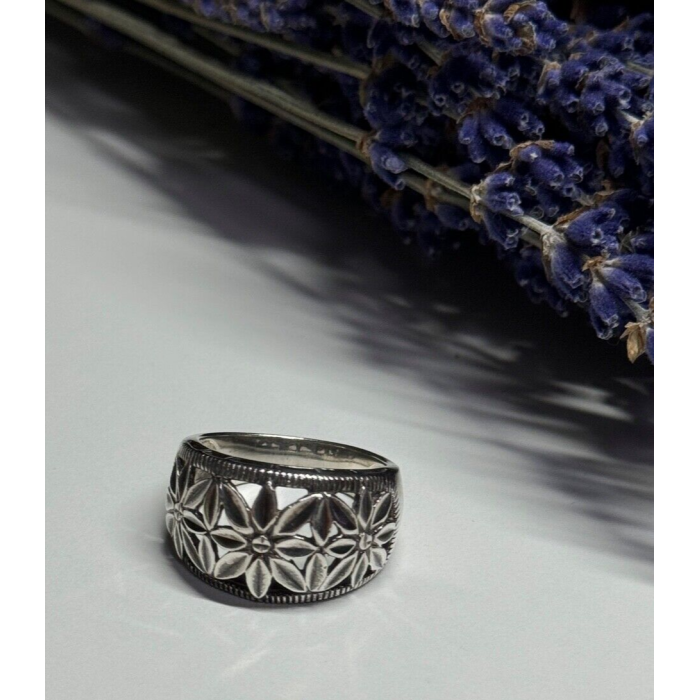 925 Sterling Silver Ring Size 7