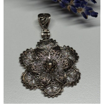 925 Sterling Silver Flower Pendant