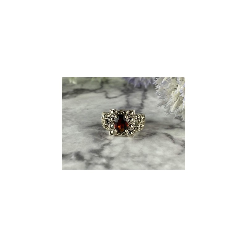 925 Sterling Silver Garnet & Marcasites Ring Size 6.75