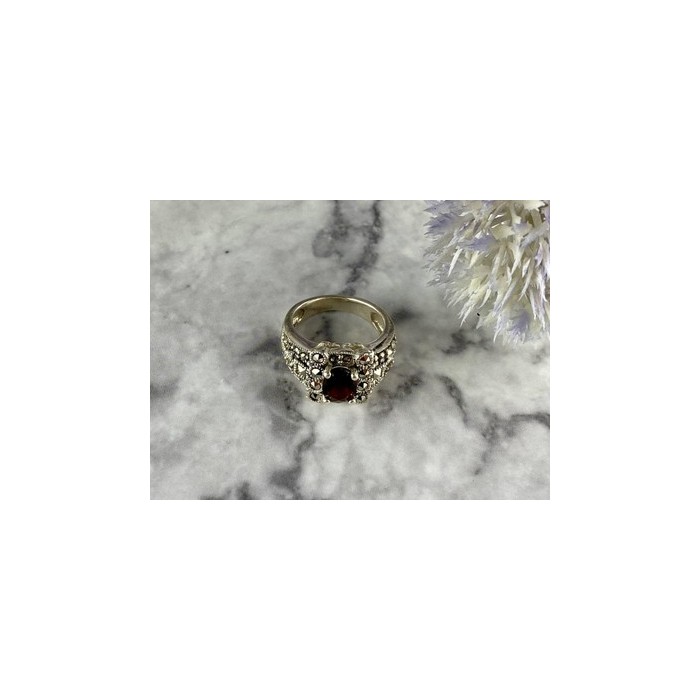925 Sterling Silver Garnet & Marcasites Ring Size 6.75