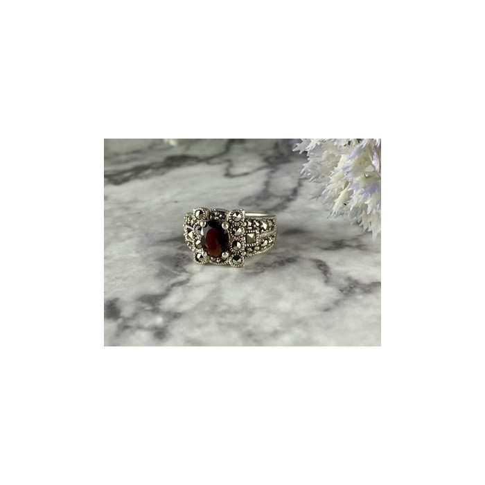 925 Sterling Silver Garnet & Marcasites Ring Size 6.75