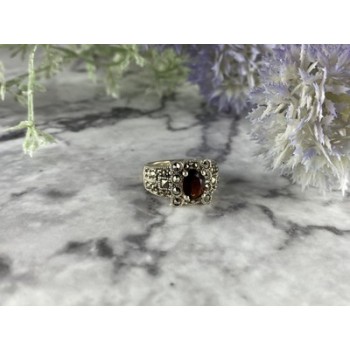 925 Sterling Silver Garnet & Marcasites Ring Size 6.75
