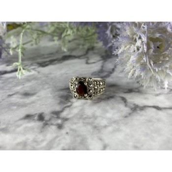 925 Sterling Silver Garnet & Marcasites Ring Size 6.75