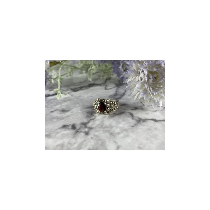 925 Sterling Silver Garnet & Marcasites Ring Size 6.75